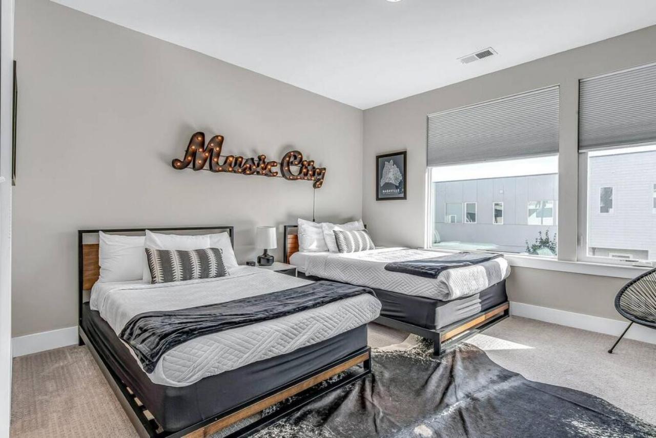 Big New And Modern With Skyline View Mural And Ping Pong Nashville Bagian luar foto