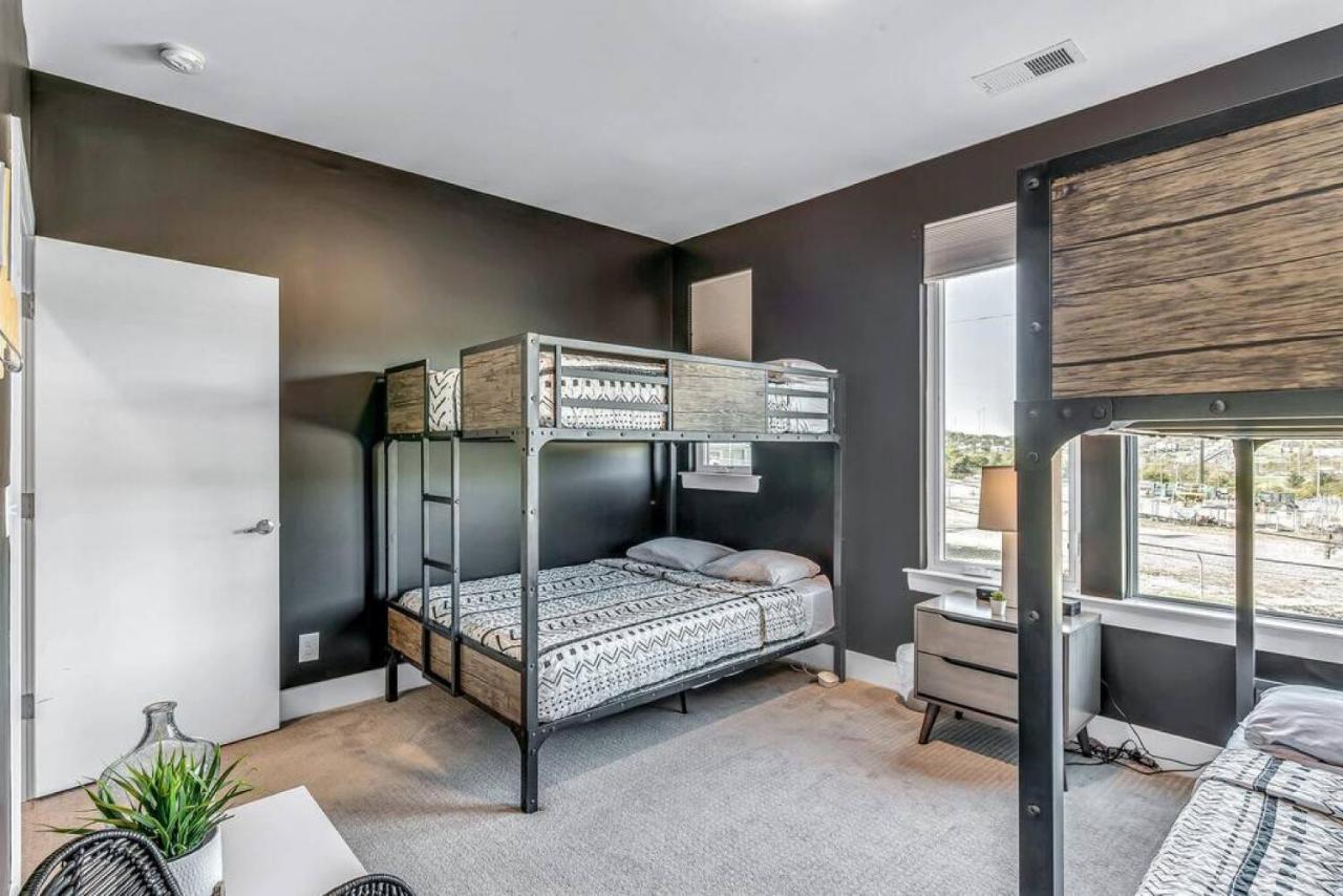 Big New And Modern With Skyline View Mural And Ping Pong Nashville Bagian luar foto